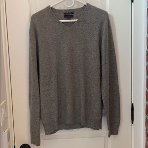 100% Cashmere Men’s V-neck Sweater L Gray Macy’s
